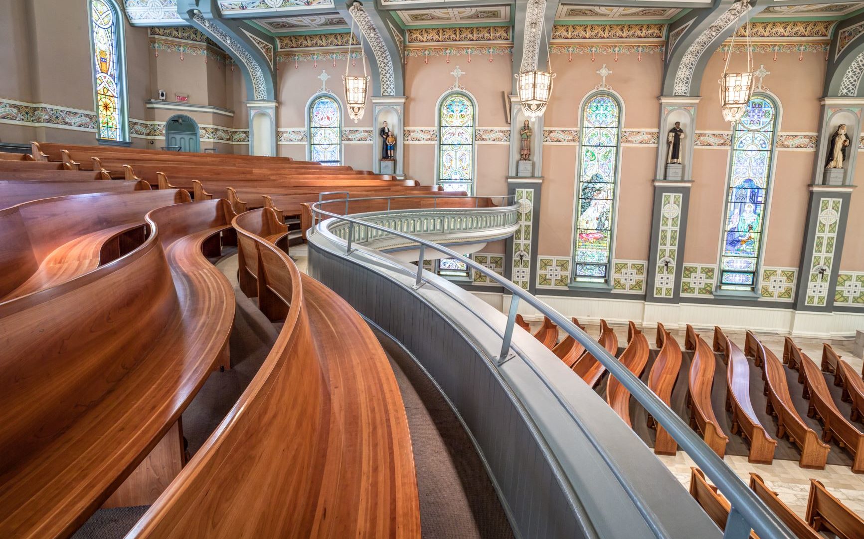 3 Big Benefits of Radius Curved Pews for Your Congregation