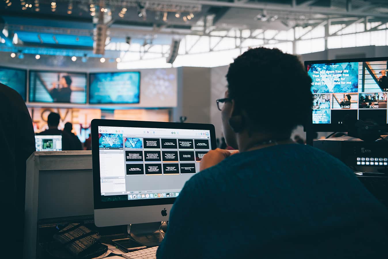 Create a Cohesive Look with Your Worship Presentation Software