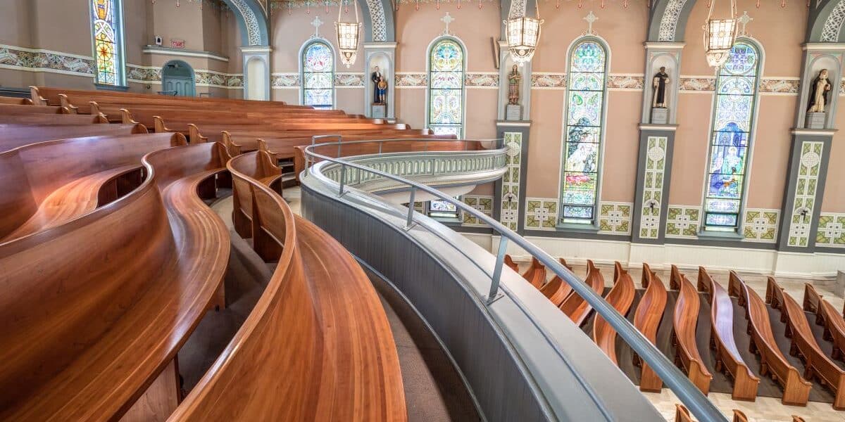 How Do You Choose Between Church Flexible and Fixed Seating?