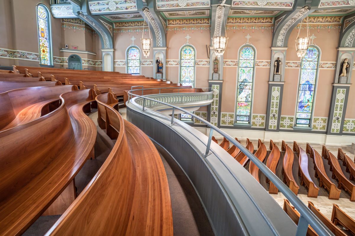 How Do You Choose Between Church Flexible and Fixed Seating?