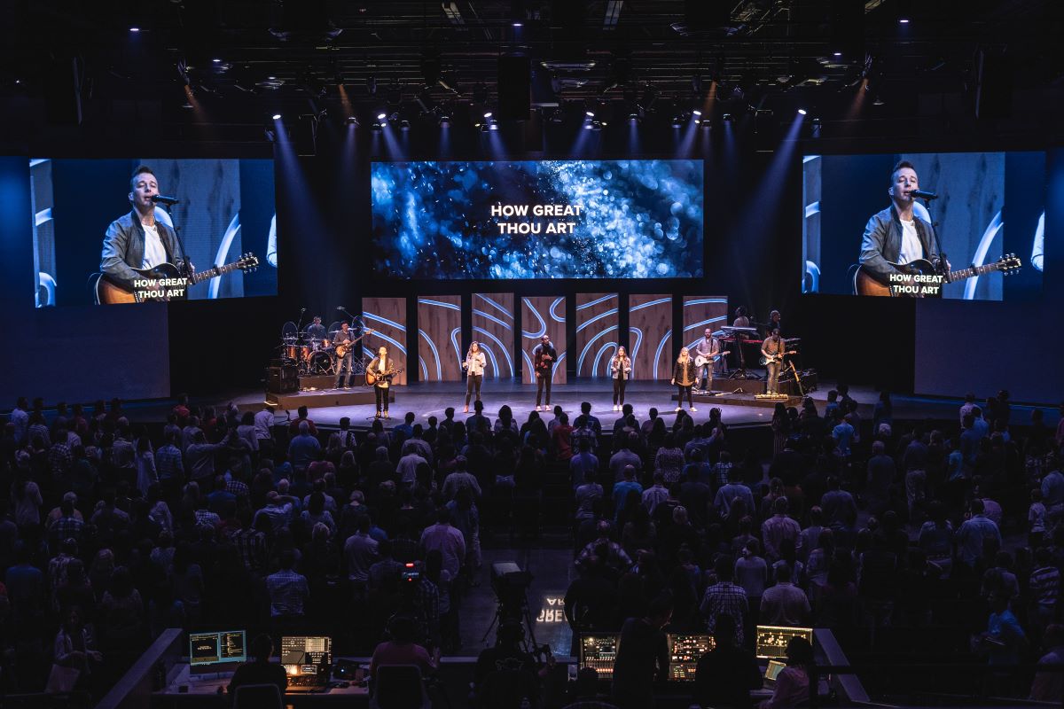 How Church Audio Visual Lighting and Acoustics Shape Attendees’ Experiences